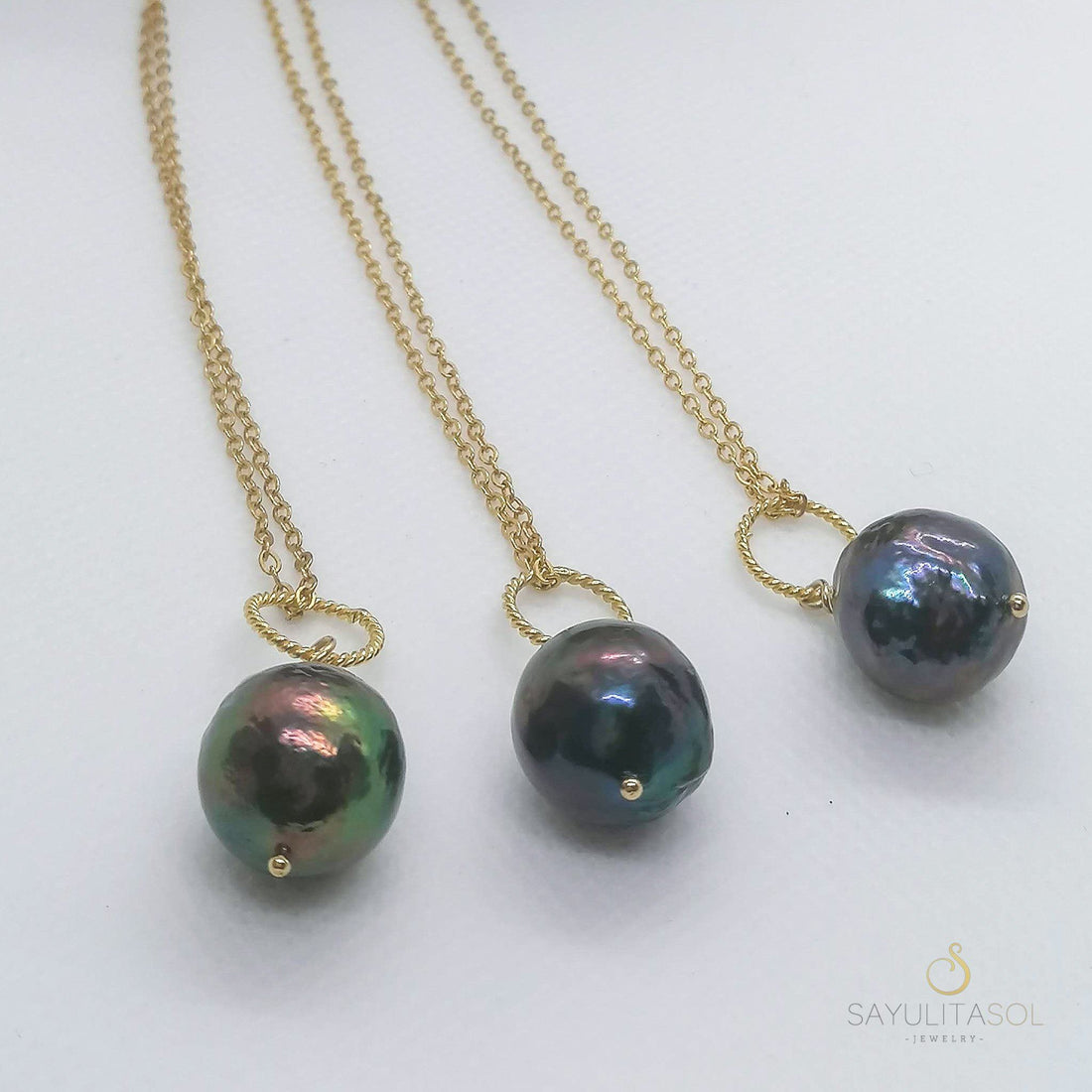 Piedras Twist Pendant with Black Pearl in Gold Necklaces Sayulita Sol