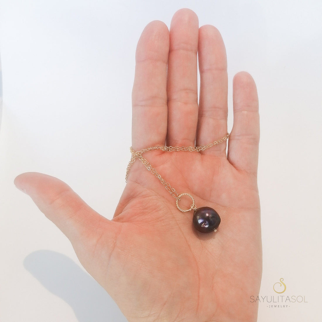 Piedras Twist Pendant with Black Pearl in Gold Necklaces Sayulita Sol